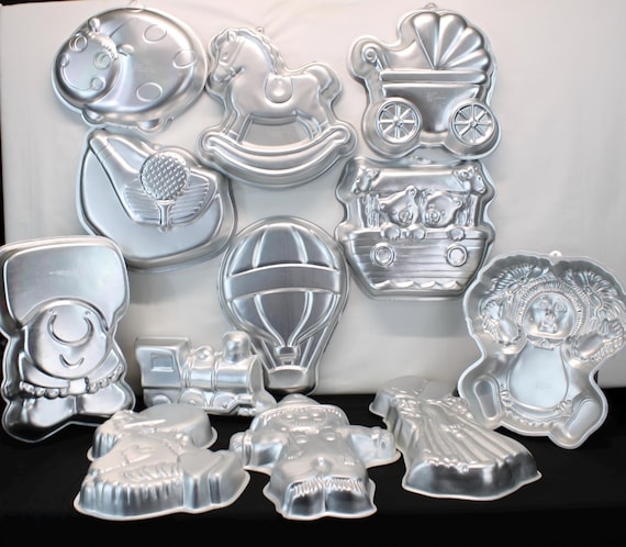 Vintage Novelty Aluminum Cake Pan